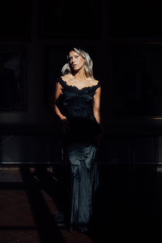 Emi - Photo 3 (Photos)